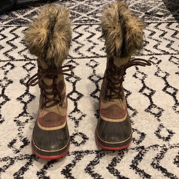 US 8 - Sorel winter duck boot tan / brown. Waterproof. Insulated. Gently used. - Picture 4 of 5